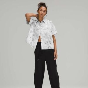 Lululemon Full Day Ahead Short Sleeve Shirt in Aquila Rhino Grey | Size 2